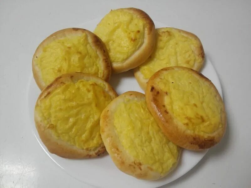Шаньги с картошкой. Шаньги. Шаньга с картофелем. Тесто на шаньги с картошкой дрожжевое. Картупеля нянь (шаньги с картофелем).
