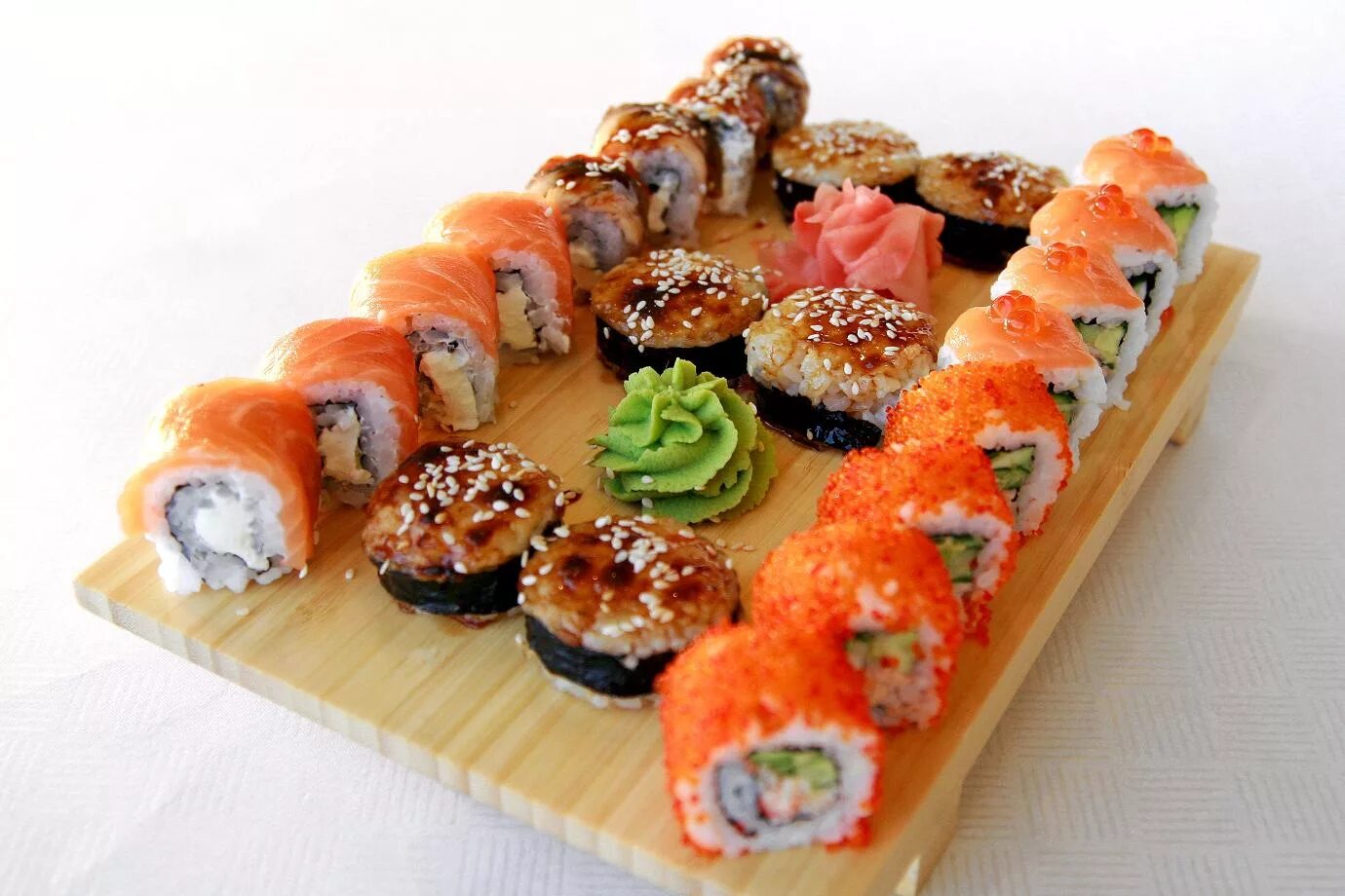 Красивые роллы. Суши и роллы. Суши спб. Сет роллов. Король филадельфия суши.