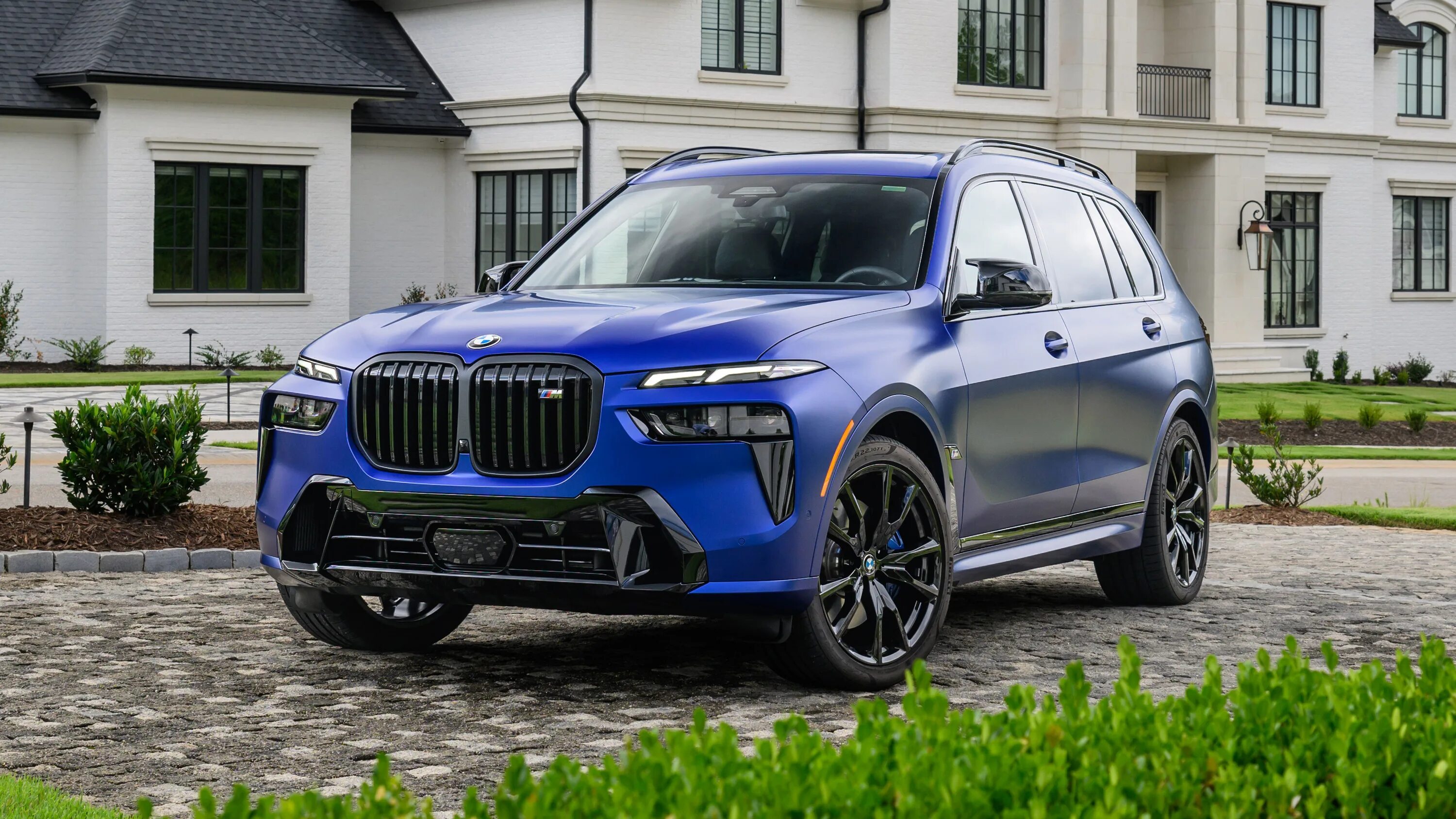 Обновлённый BMW X7, заднеприводный Lamborghini Huracаn Tecnica и электрокупе Gen