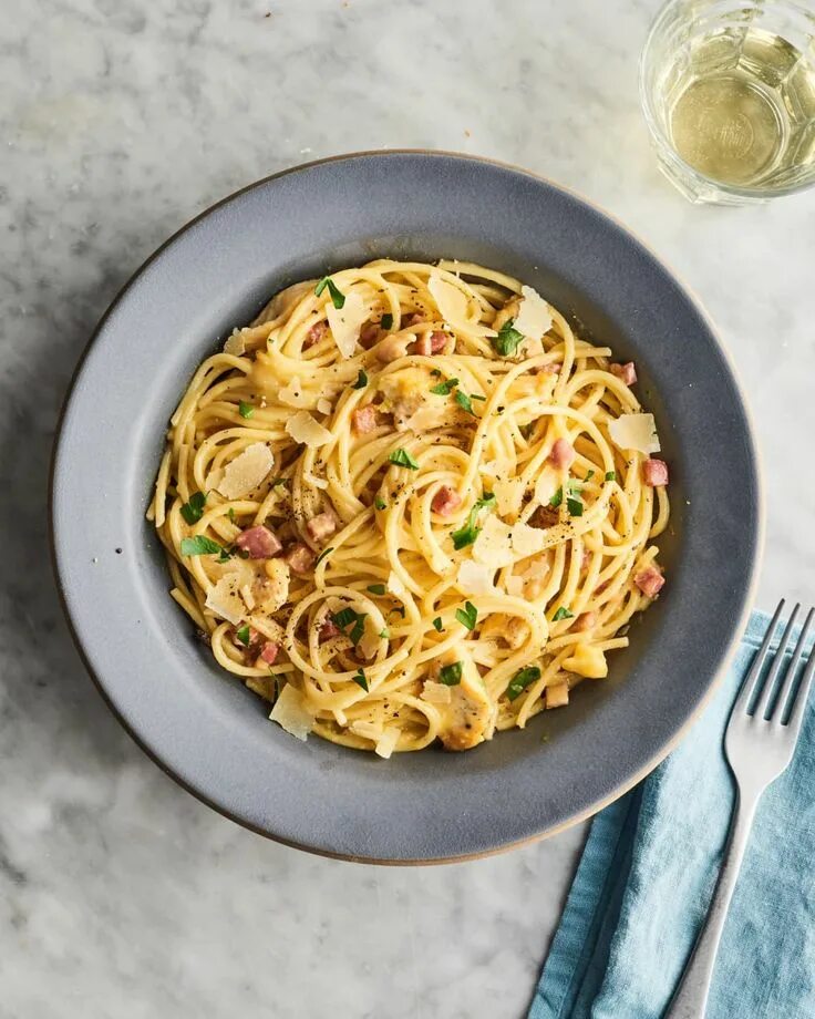 Тальятелле карбонара tagliatelle carbonara. Паста казаречче карбонара. Карбонара откуда. Паста карбонара. Карбонара откуда.