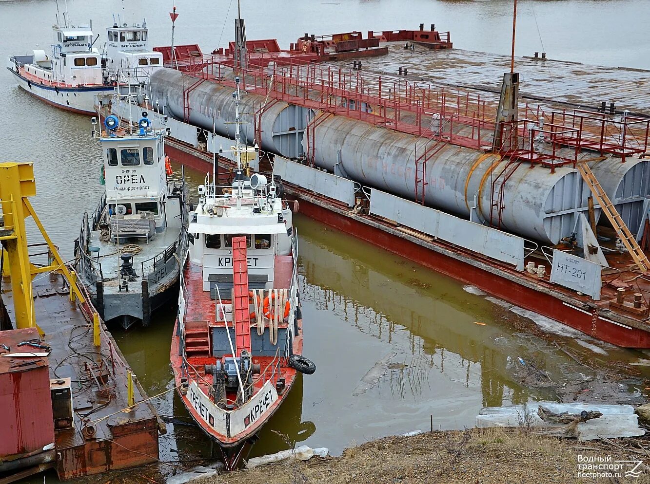 Нефтеналивная баржа. Баржа нефтянка. Наливные баржи речные. Баржа р63. Баржа марфа посадница.