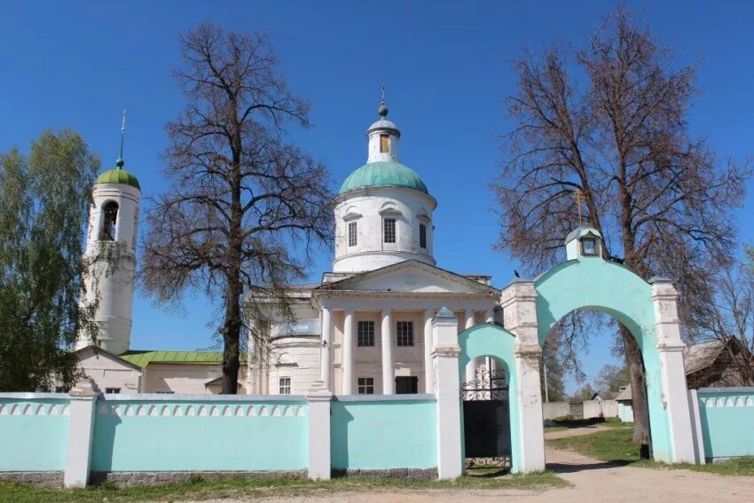 Г дзержинский калужская область. Церковь Троицы Живоначальной в Кондрово. Церковь в Троице в Кондрово. Троицкое кладбище Калужская область. Церковь Троицы Живоначальной. Калужская область, с. Троицкое..