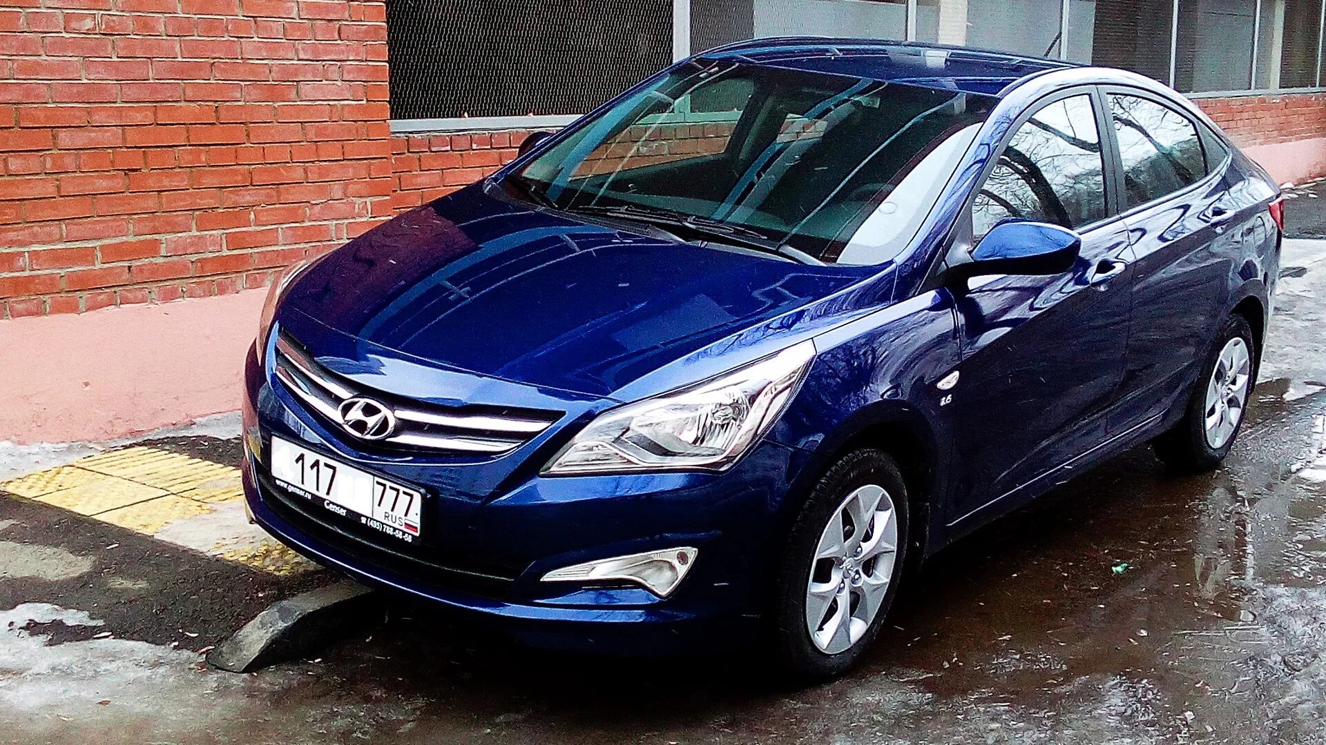 Купить солярис 2016г. Хендай Солярис 2015 синий. Hyundai Solaris 2015 синий. Хендай Солярис синий 2016. Hyundai Solaris 2015 темно синий.