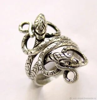 Серебряное кольцо змея