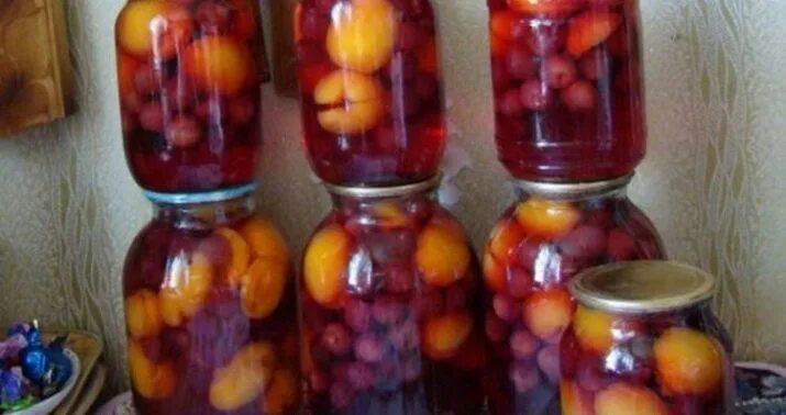 Сливовый компот на зиму. Компот клубничный мохито. Консервация слив компот. Вкусные компоты на зиму. Компот из желтой алычи.