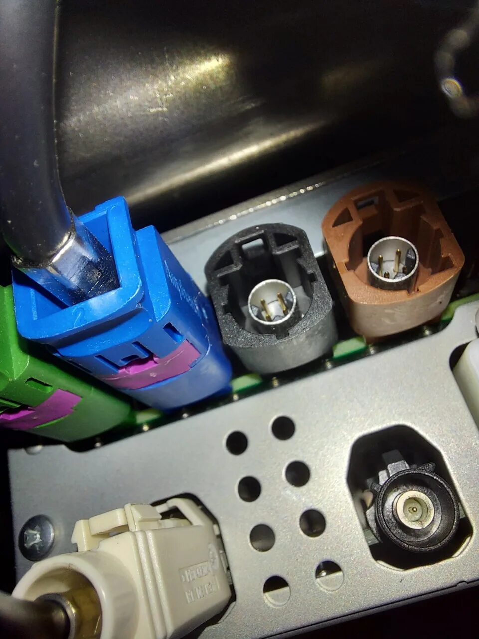 Гу coolray. Разъем fakra на фрилендер 2. разъемы гу geely coolray. fakra bmw e46 alpine audio. rcd 550 alpine разъемы.