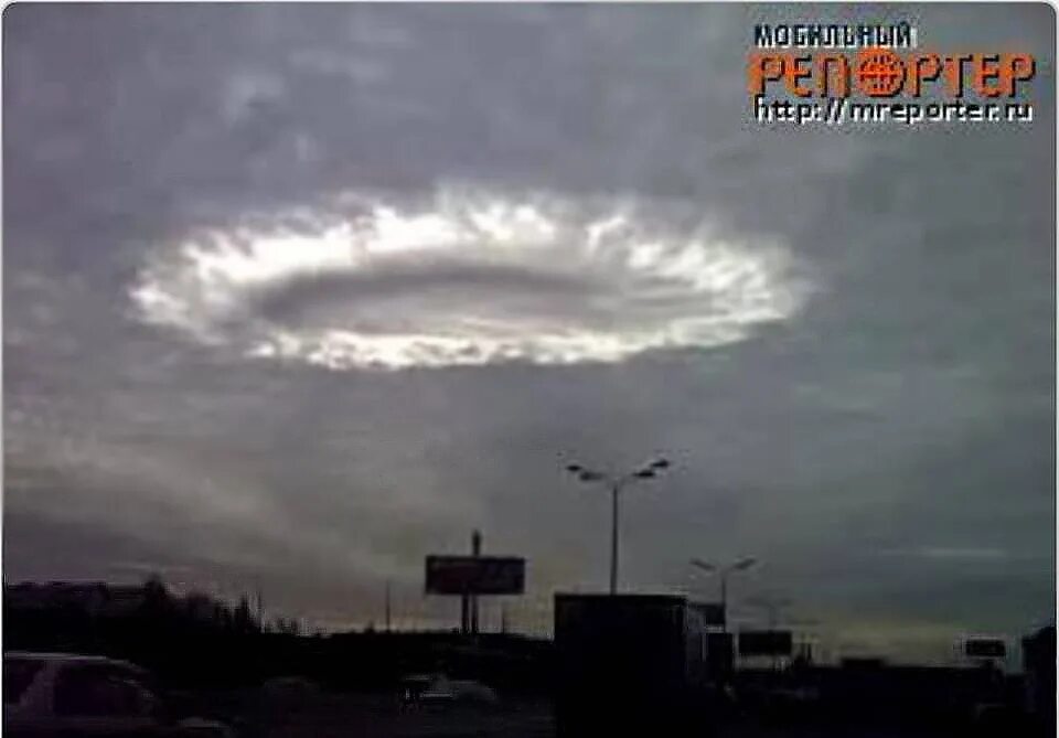 5 октября 2009. Облако в виде кольца. НЛО В небе. Облако в виде круга. Странные облака над Москвой.