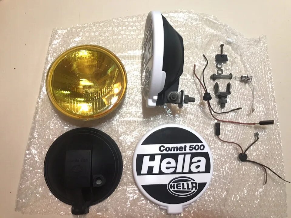 Hella comet. Hella comet 500 дальний свет. противотуманные фары hella comet 500. hella comet 300 противотуманки. противотуманные фары на ниву hella comet 500.