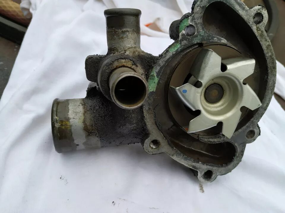 Помпа на уаз 469 двигатель 421. Помпа уаз буханка. Помпа уаз 421 двигатель. Помпа уаз 2202. Помпа уаз 409 двигатель буханка.