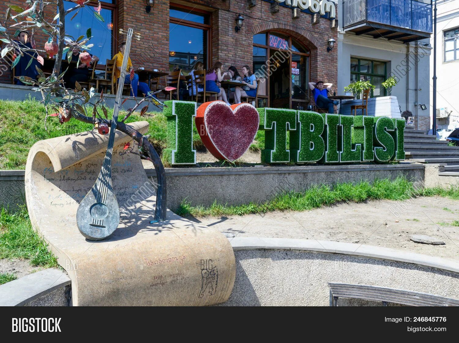 Любимый тбилиси. I Love Tbilisi ресторан. Кафе я люблю Тбилиси. Тбилиси табличка i Love Tbilisi. I Love Georgia в Тбилиси.