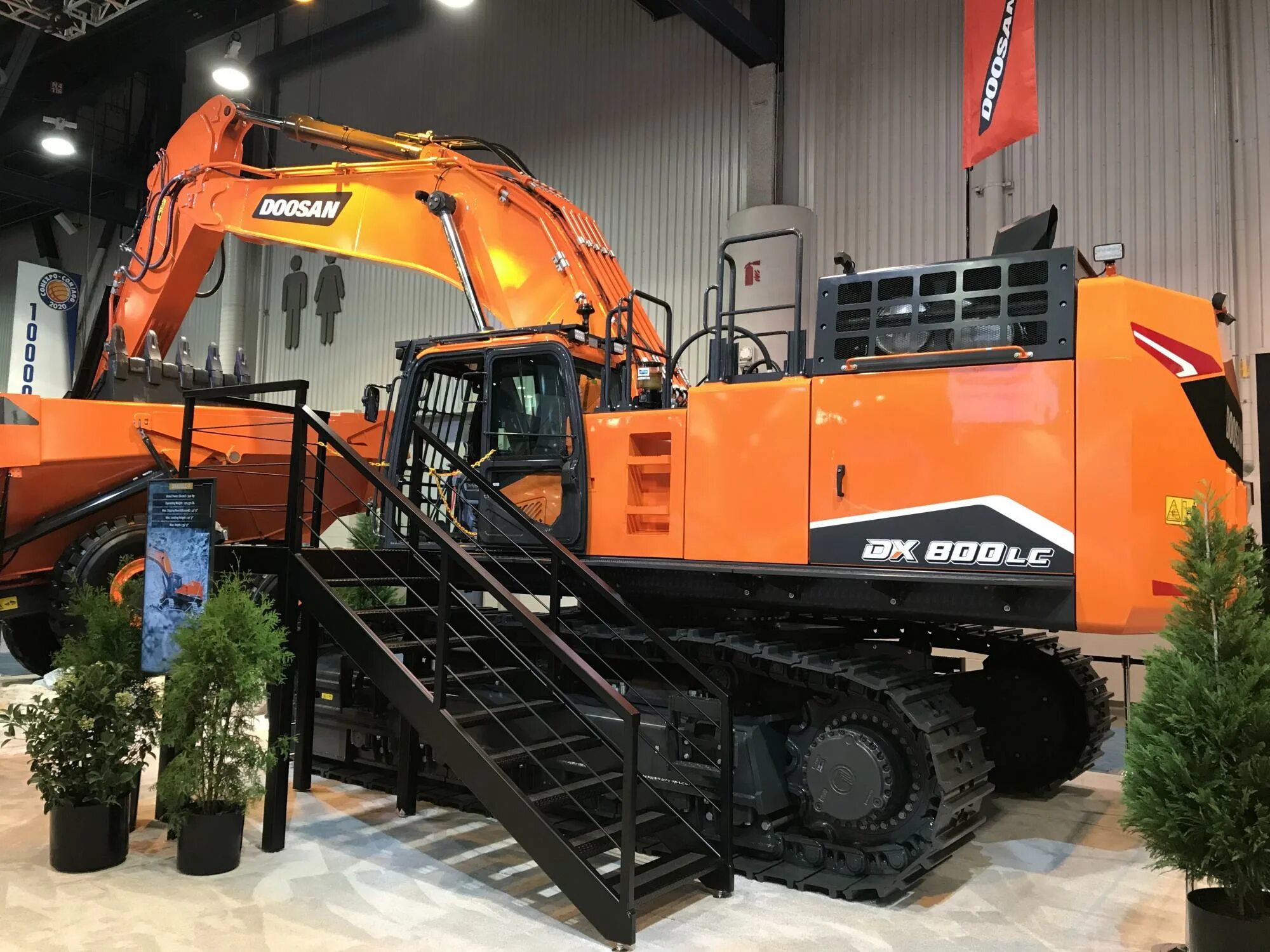 Экскаватор представляет. Doosan dx800lc. doosan dx800 lc-5в. экскаватор doosan dx 800lc. doosan dx 800 lc-7.