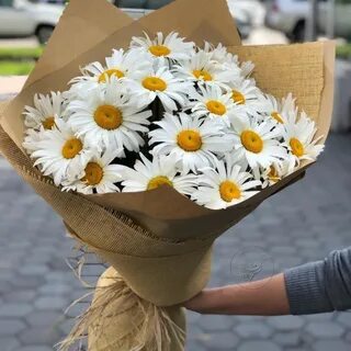 Букет ромашек в цветочном