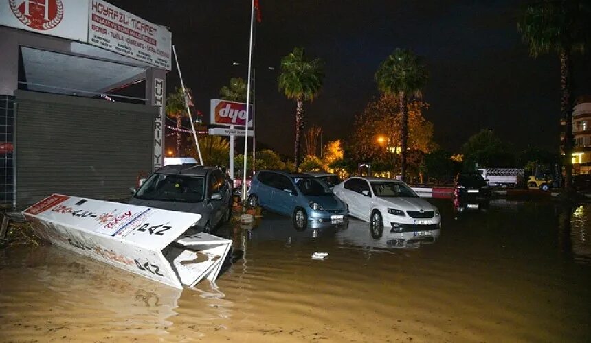 Анталия затопило. Анталию затопило сегодня. Анталия наводнение. Наводнение в анталии. Наводнение в анталии.