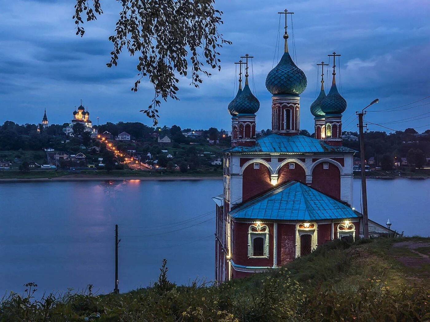 Храм вечером