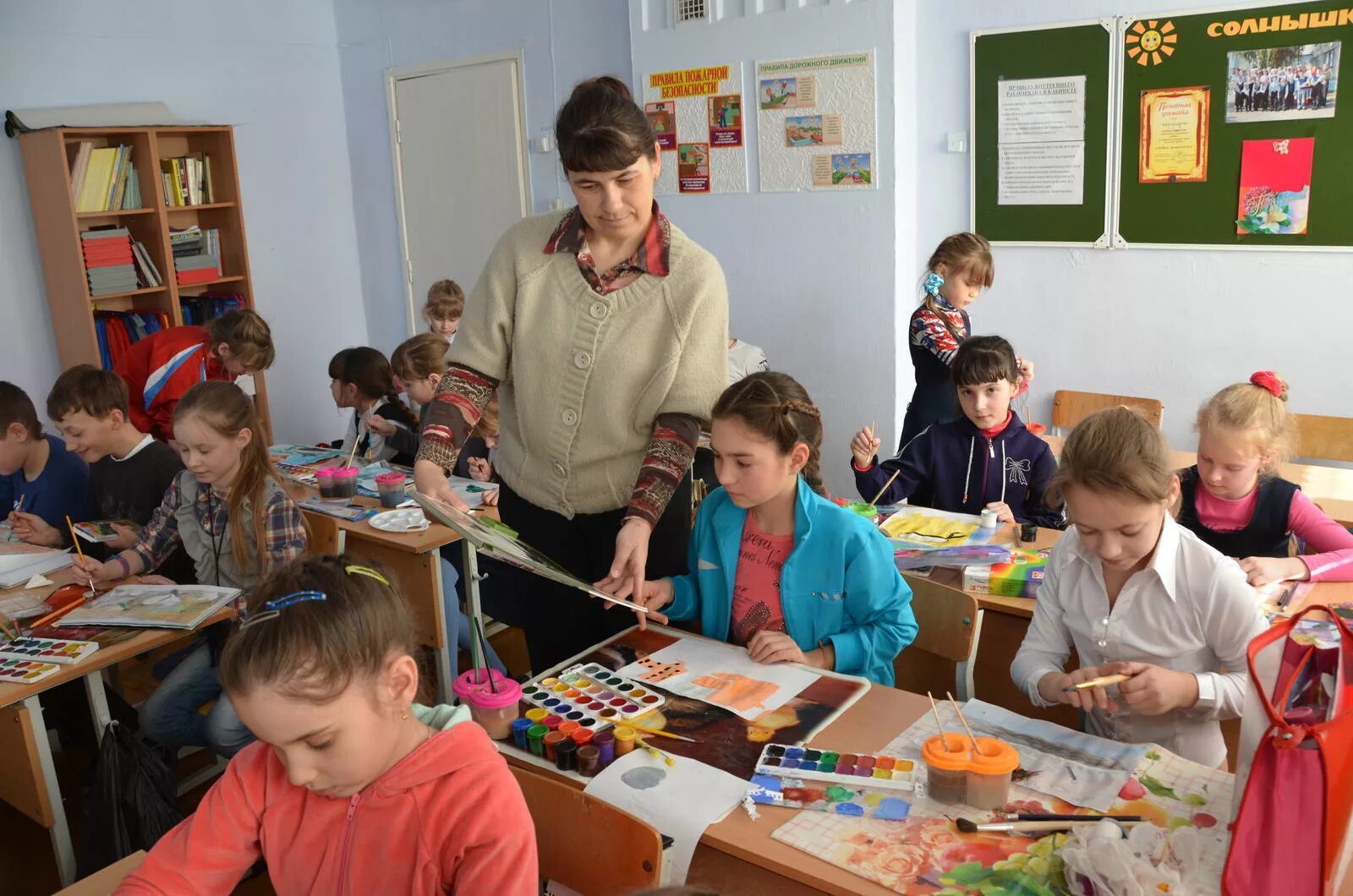 Творческие уроки в начальной школе. Школа творчества для детей. Кружок изо в школе. Творческая школа для детей. Кружок для школьников.