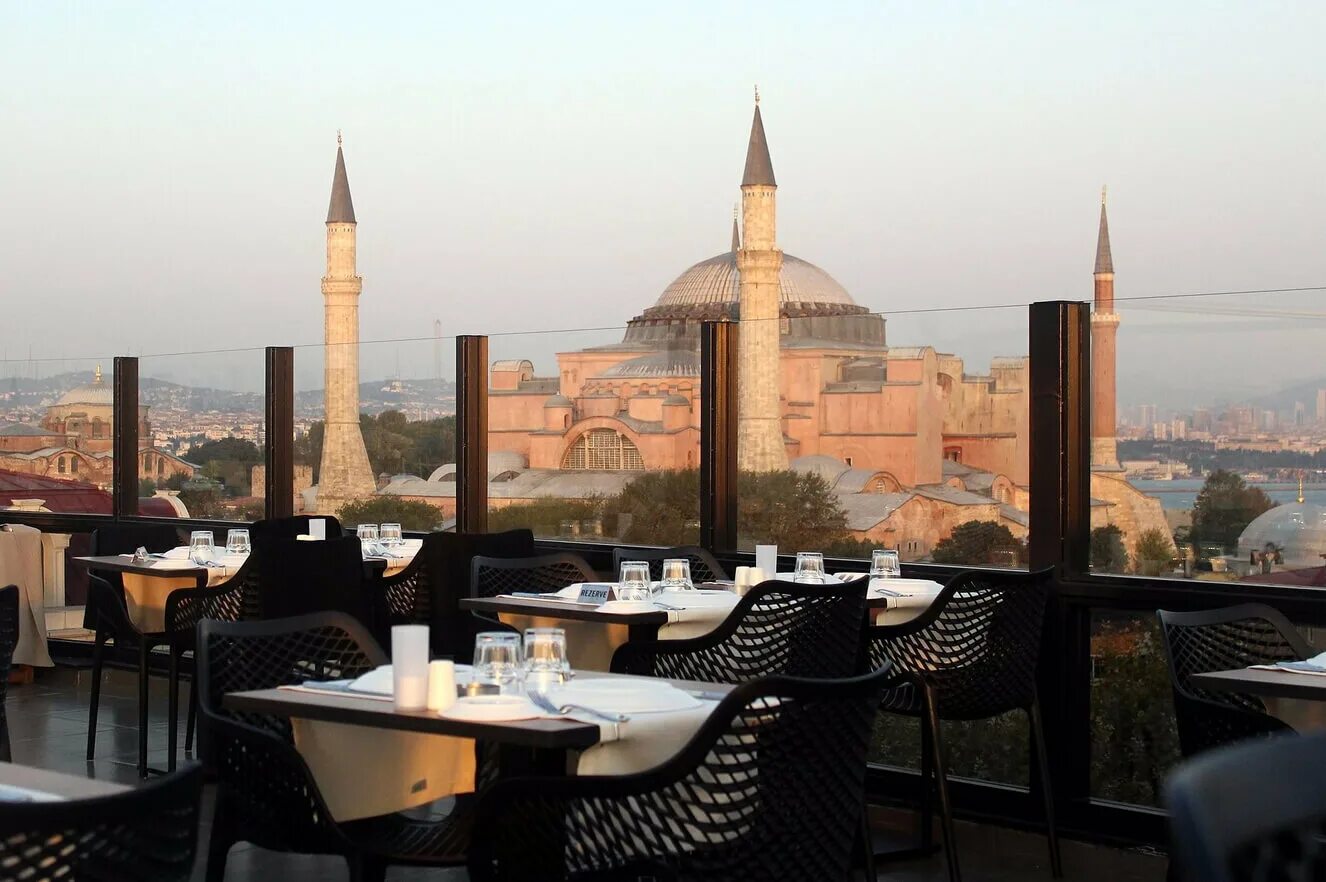 Террасы стамбула. N Terrace Стамбул ресторан. Deraliye Terrace в Стамбуле ресторан. Deraliye Restaurant ресторан Стамбул. Терраса Босфор Стамбул.