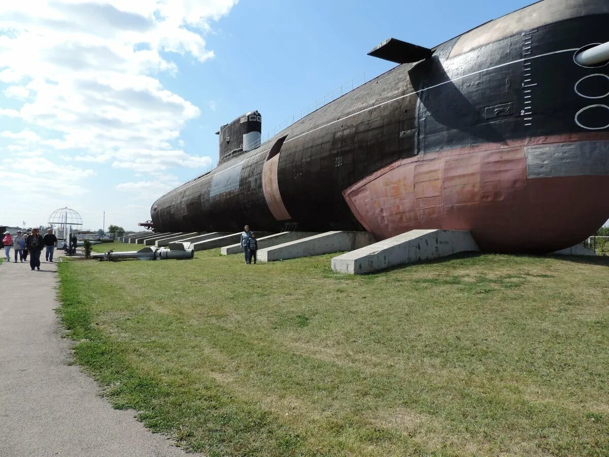 Подводная лодка красное сормово. Красно-белая субмарина. Подводная лодка красное сормово. Красное сормово подводные лодки. Красное сормово 1941.