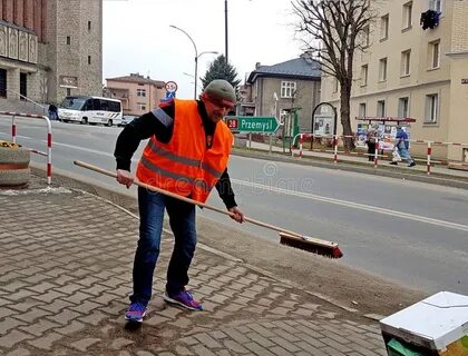 Не чистят тротуар