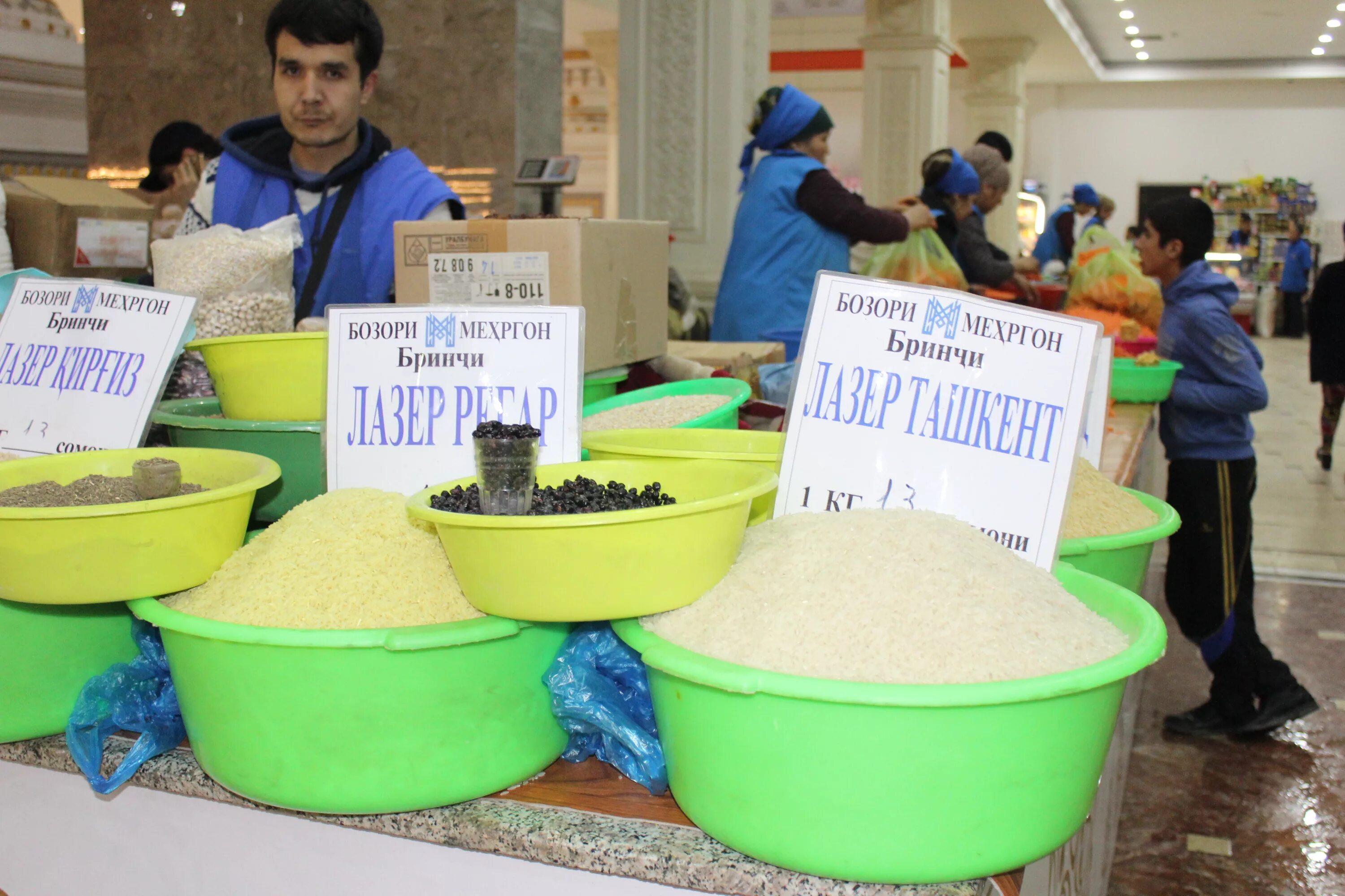 Узбекские куклы. Таджикские национальные сувениры. Товары из узбекистана. Сувениры узбекистана. Узбекистан предметы.