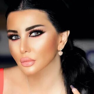 الممثلة جيني اسبر بعد عملية الخدود.