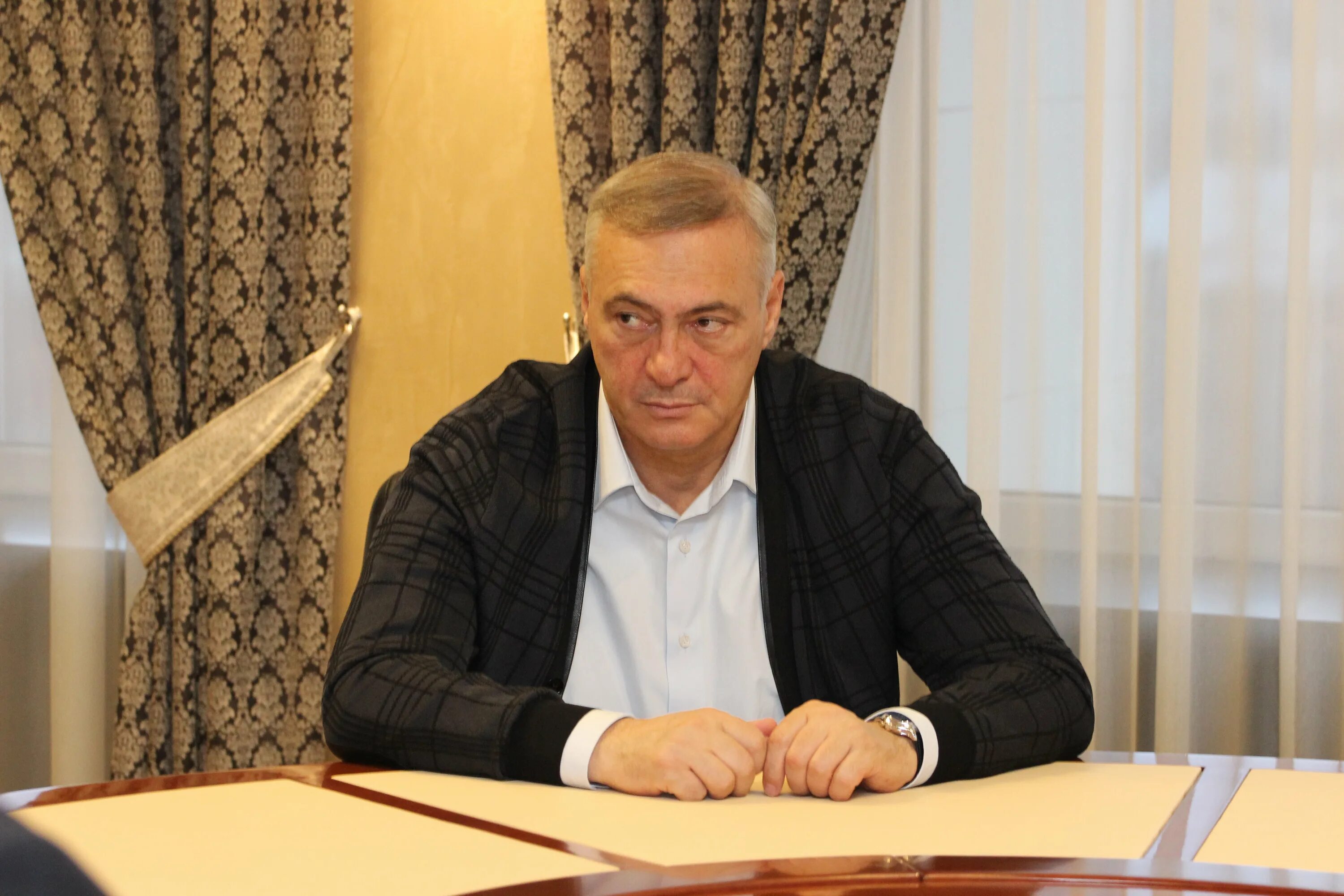 Юрий дмитрак скгми. Северо-кавказский горно-металлургический институт. Ректор гми дмитрак. Юрий дмитрак скгми. Глава республики северная осетия алания.