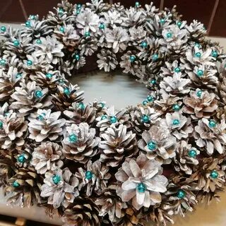 Венок из шишек сосны
