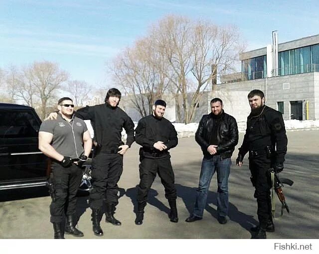 Чеченцы угрожают бандиту. Шахбиев Арби. Тархан Курбанов. Охранники Умара Джабраилова.