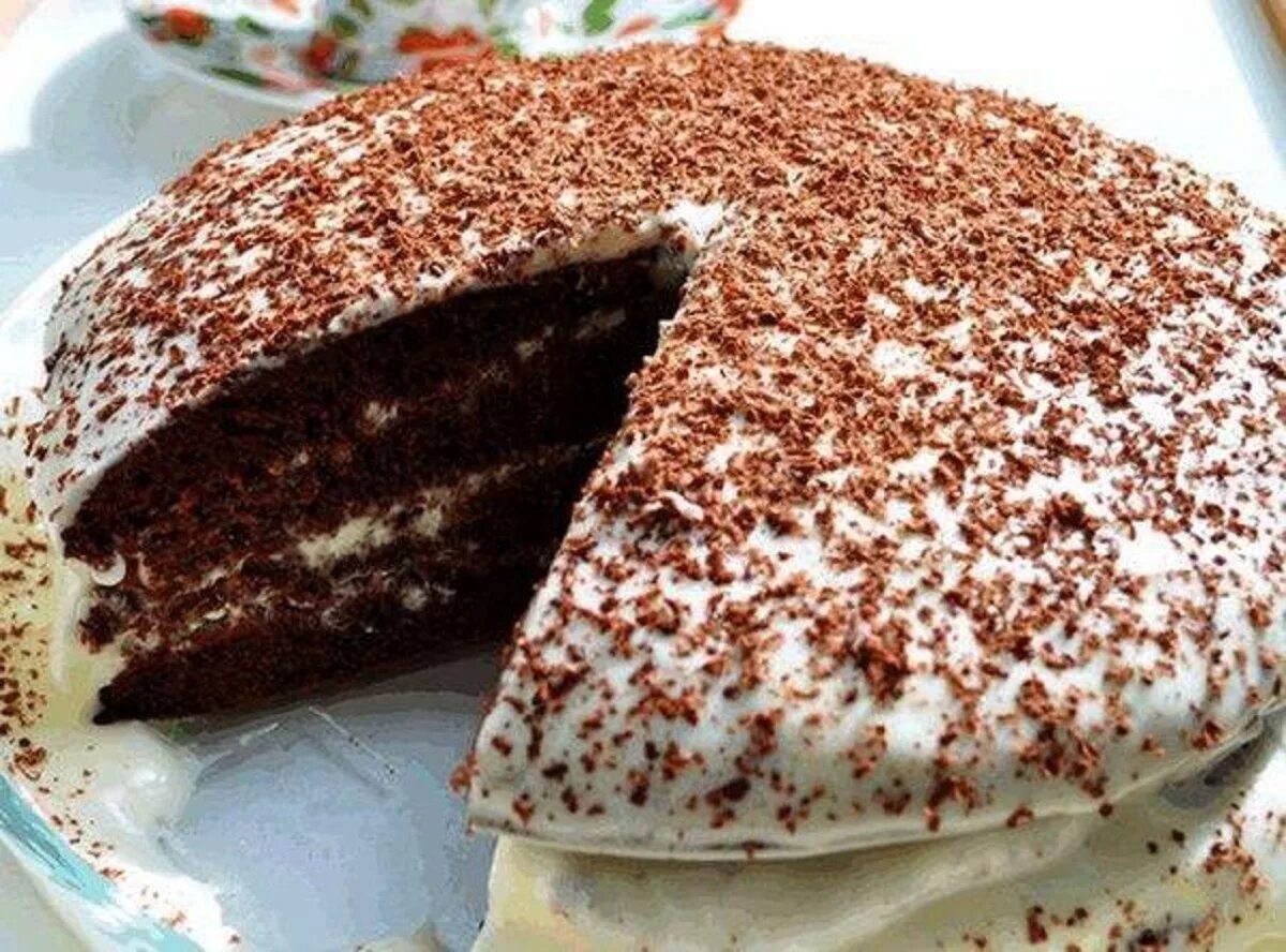 Сметанный рецепт с фото. Вкуснейший торт "сметанная Королева". Торт сметанник шоколадный. Торт с етанник шоколадный. Берлинский сметанник.