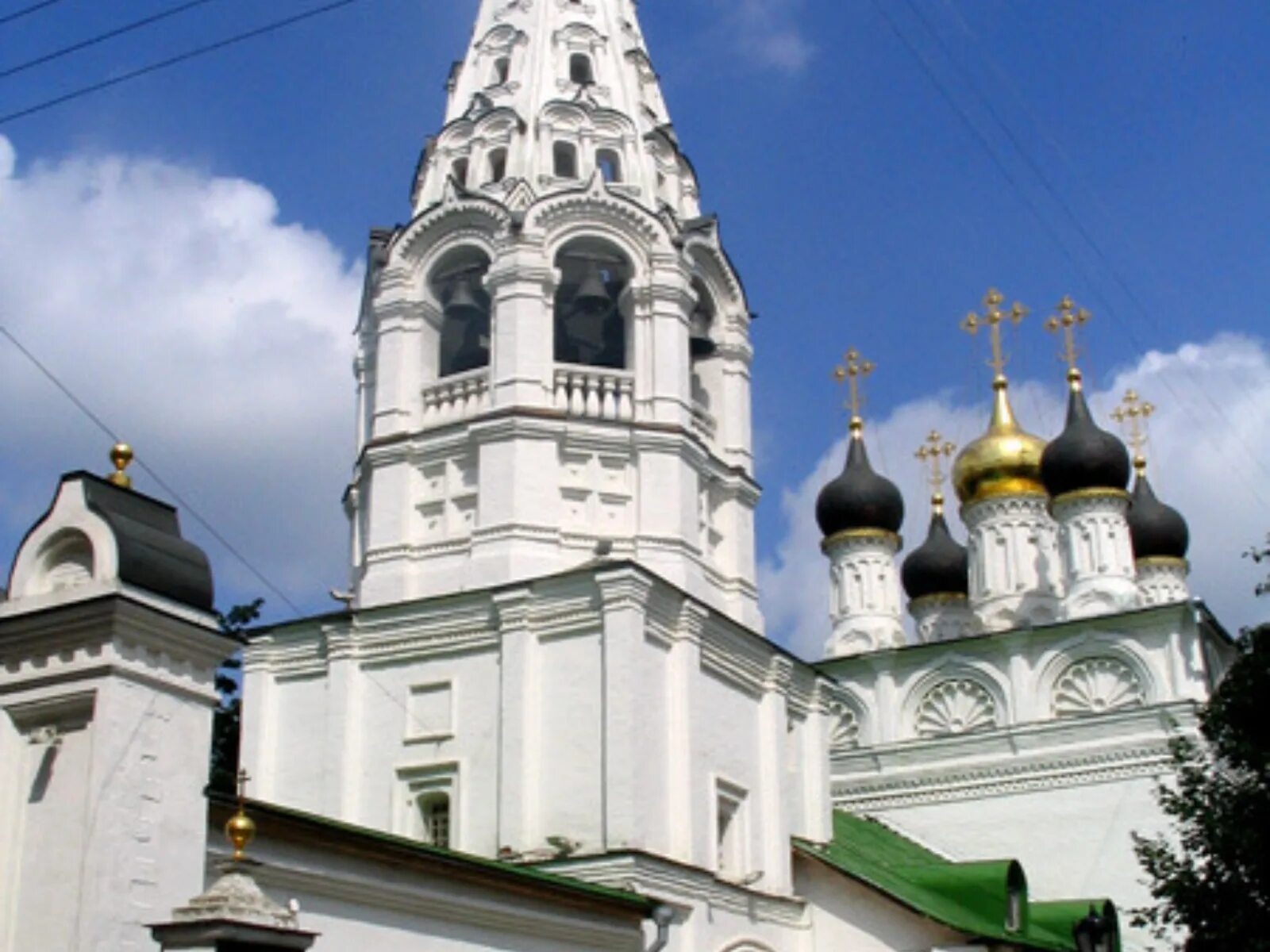 Храм на песках в москве. Храм спаса преображения господня на песках с арбата. Храм спаса преображения в москве. Храм на песках в москве. Спасо преображенская церковь на песках в москве.