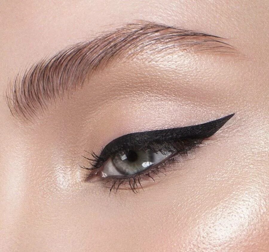 Черные стрелки на веках. Айлайнер / Eyeliner. Elian Russia подводка-маркер для глаз Wing artist Waterproof Eyeliner. Инглот подводка стрелки. Арабатская стрелка макияж.