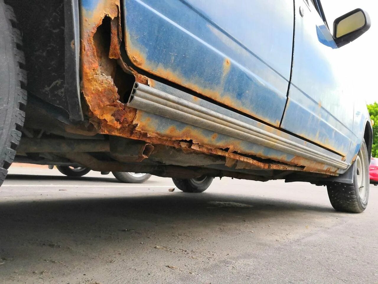 Пороги газ 3110. Ржавеют пороги. Fiat doblo коррозия, порогов. Nissan primera p12 2003 ржавые пороги. Ржавые пороги на бмв е34.