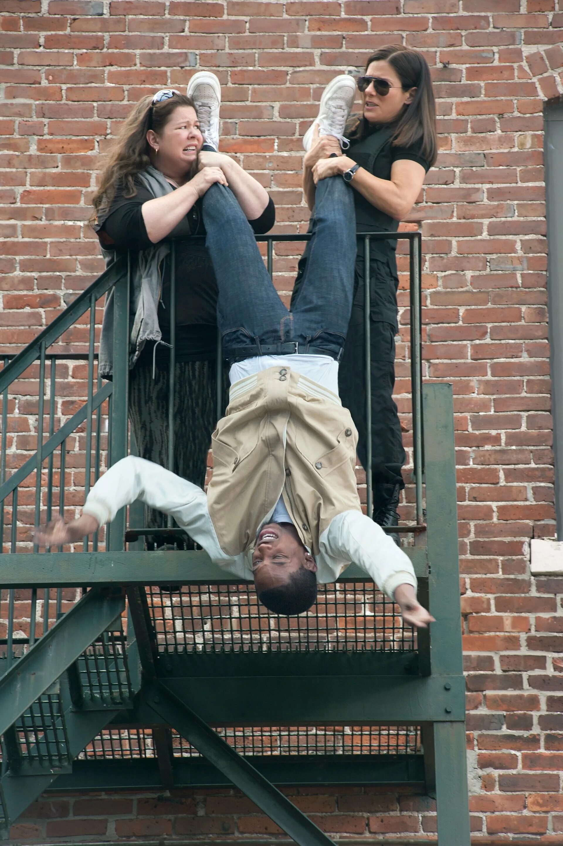 Комедия копы в юбках. Комедия копы в юбках. Копы в юбках 2 фильм. Мелисса маккарти копы в юбках. Мелисса маккарти полицейский фильм.