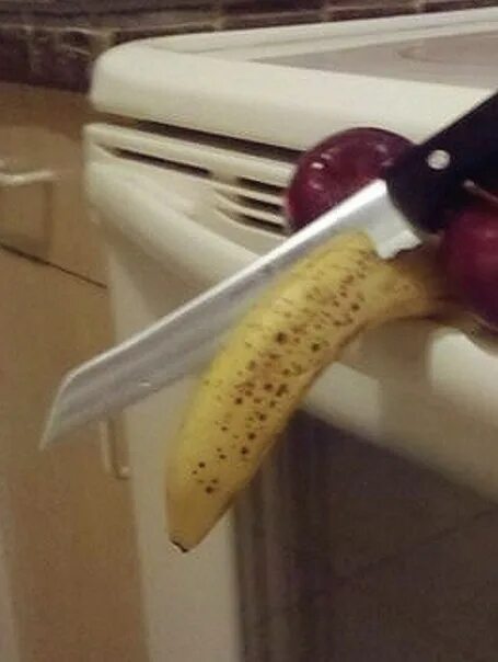 My wife left. Банан с ножом. Приходить домой поздно. Смешной банан с ножом. Банан в виде ножа.