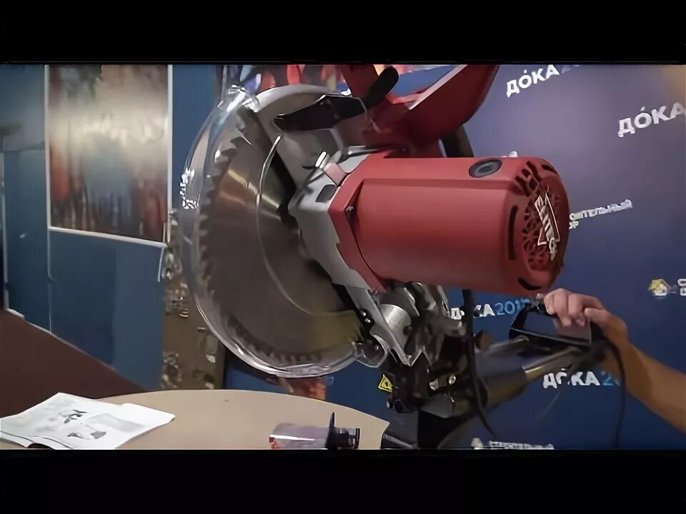 Пила торцовочная пт 1825к. Торцовочная пила elitech пт 1825к. elitech пт 2030крс пила торцовочн. торцовка elitech 1825. торцовочная пила elitech 1825k.