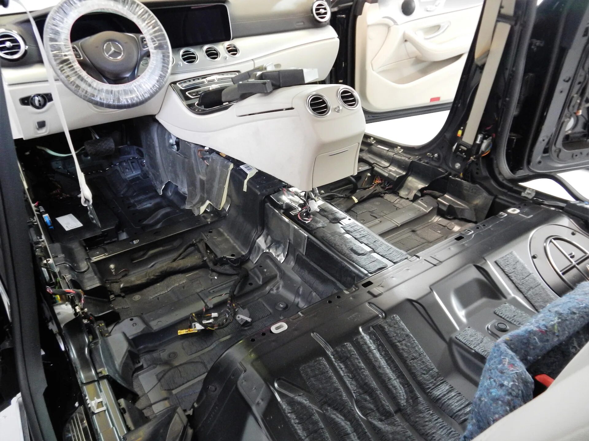 Шумоизоляция мерседес. Шумоизоляция w166. toyota highlander 2 шумоизоляция. mercedes w213 шумоизоляция багажника. шумоизоляция mercedes.