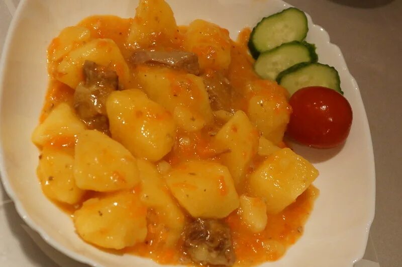 Картошка с мясом. Тушеная картошка. Тушеная картошка с желудками. Картошка с мясом. Жаркое по домашнему в детском саду.