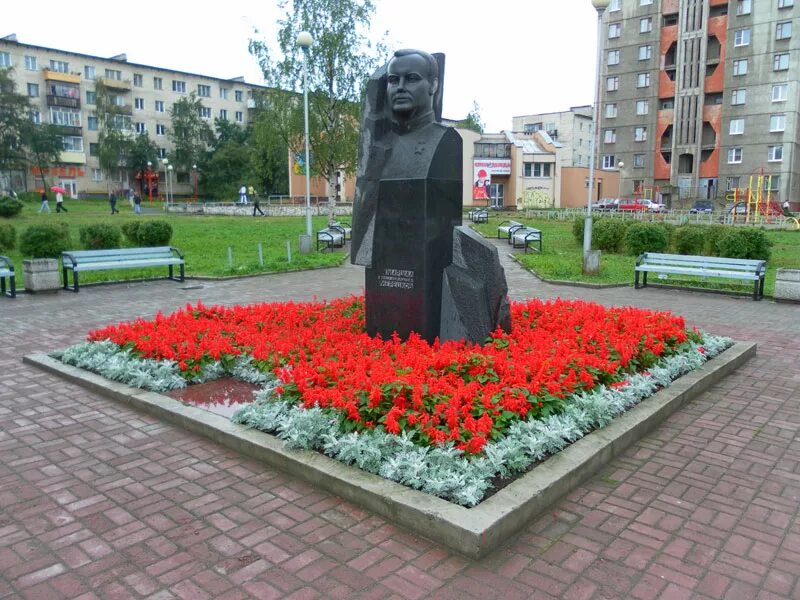 Памятник петру 1 в карелии. Все памятники петрозаводск. Все памятники петрозаводск. Столица карелии петрозаводск. Памятники петрозаводска столицы карелии.