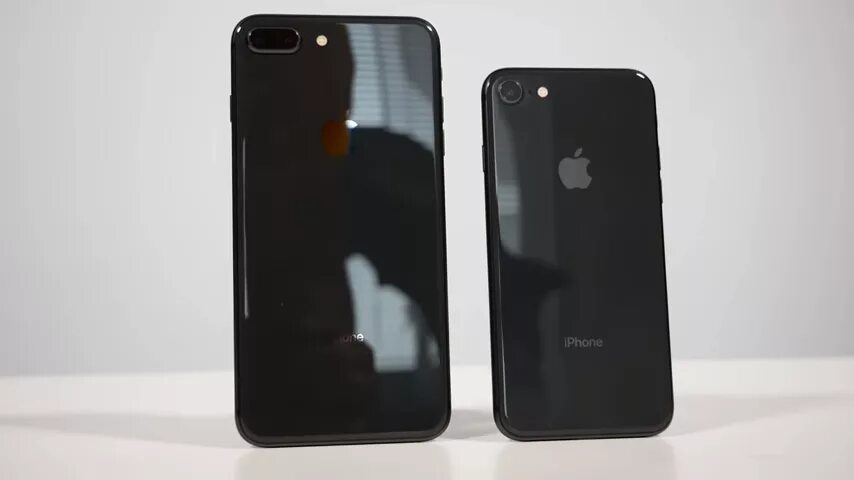 Чем отличается айфон 8 от 8. Iphone 8 и 8 Plus. Разница iphone 8 и 8 Plus. Iphone 7 глянец или матовый. 8 И 8+ айфон различия.