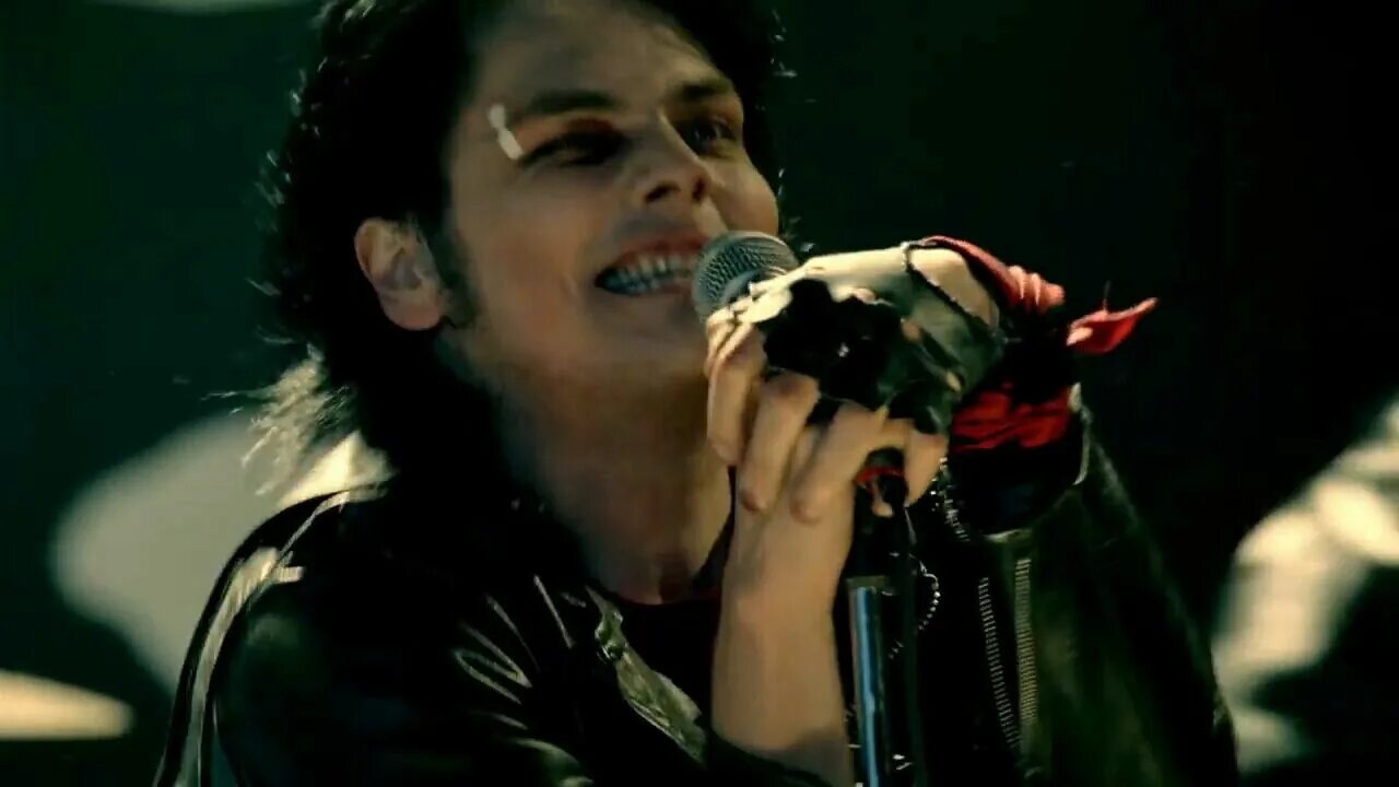 Desolation row. Desolation row my chemical romance. gerard way desolation row. mcr desolation row. desolation row группа.