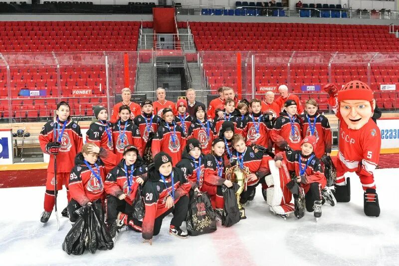 хк авангард обладатель кубка гагарина 2021. лед хоккей. козлова ярославль ляпкина. арена юрия ляпкина балашиха. турнир по хоккею в детском саду.