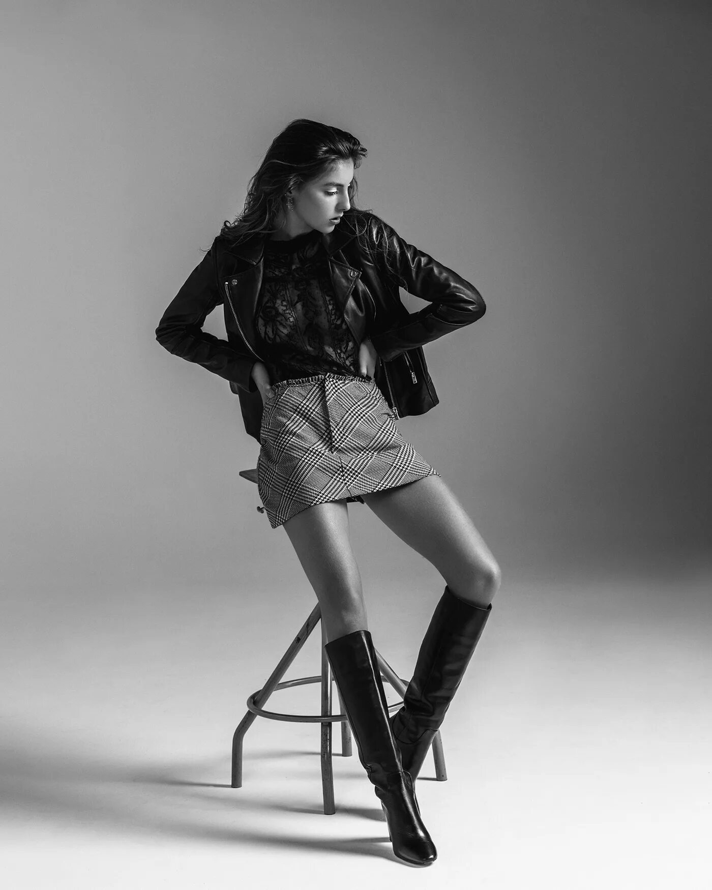 Минажетдинова эльмира. Young female photographer in studio. Профессиональная фотосессия в студии. Posing studio. Posing studio.