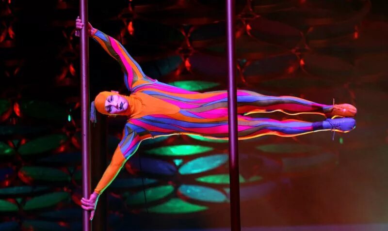 текстилика платье дюсолей. ляйсан утяшева дю солей. шоу дронов дю солей 2014. дю солей отзывы. ляйсан утяшева в цирке дю солей.