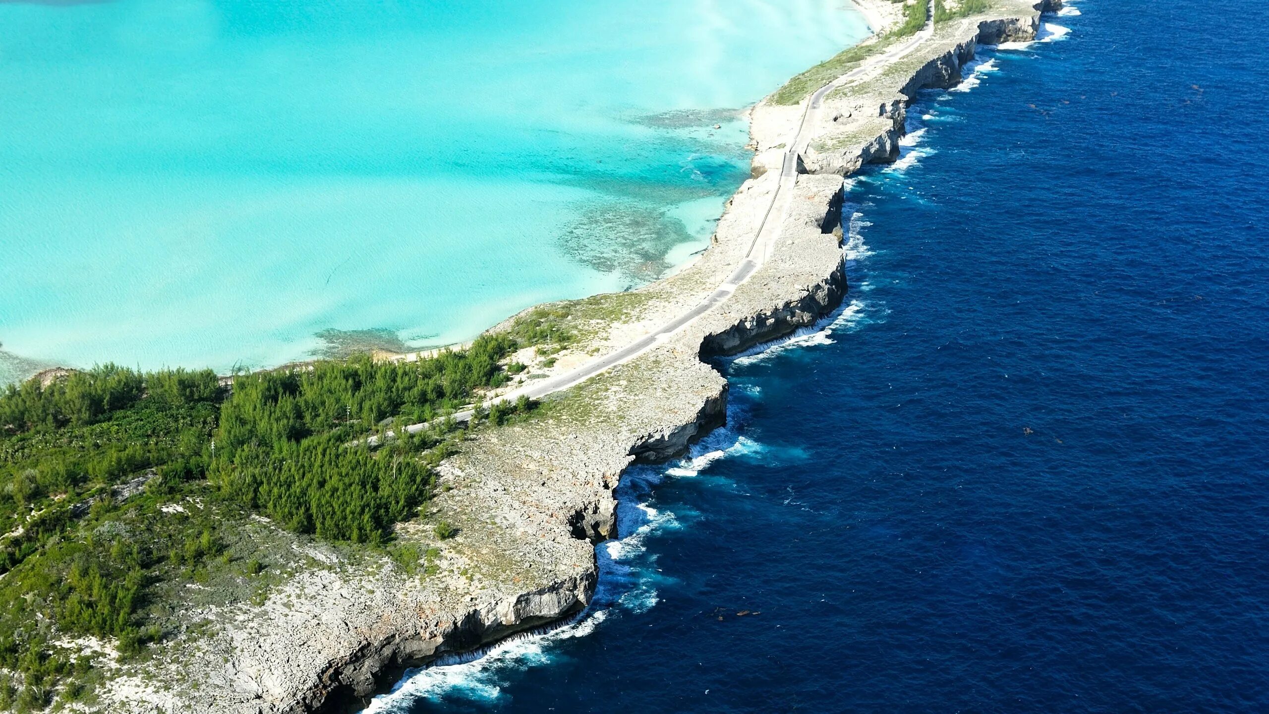 Береговая линия атлантического океана изрезана. Мыс Гренен (Скаген). Остров Эльютера. Карибское море Атлантический океан. Эльютера Багамы.
