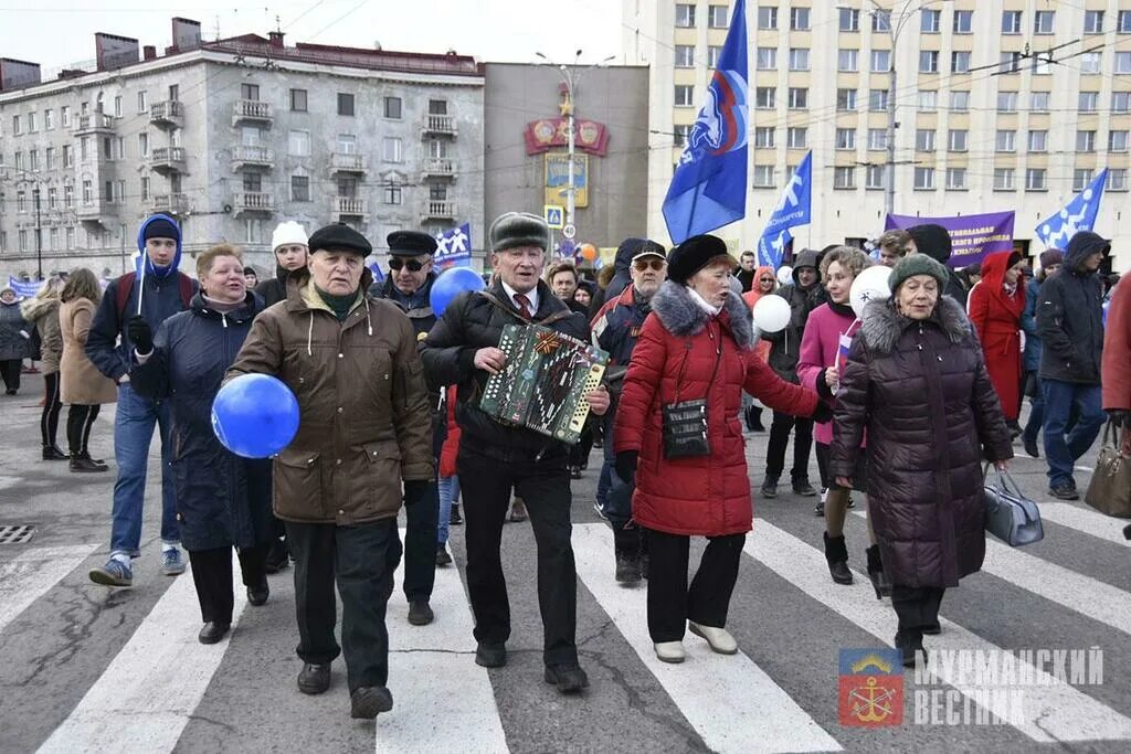 1 мая мурманск. Первомайская демонстрация Мурманск. Мурманск 1 мая демонстрация. Мурманск в мае. Профсоюзов 22 Мурманск.