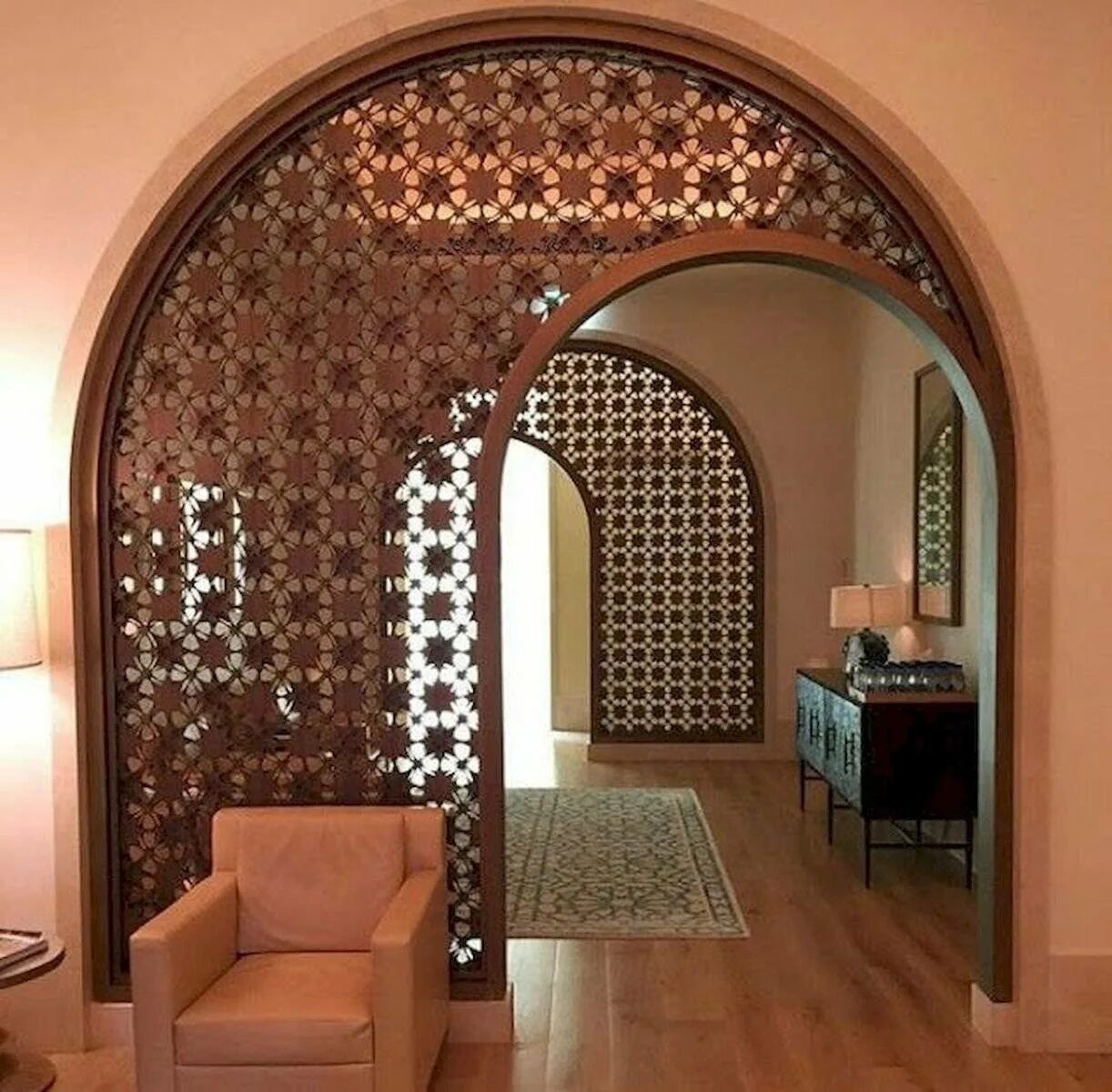 Декоративная арка в квартире. Арки ковров. Арки ковров. Отделка межкомнатной арки. Межкомнатные двери ковров арка.
