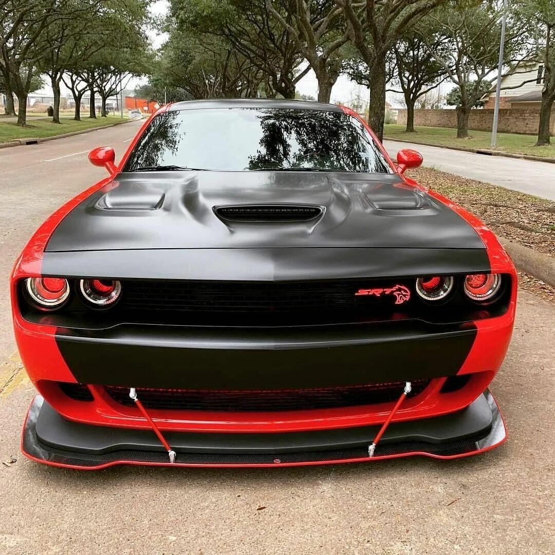 Тюнинг стоимость. Dodge Challenger тюнингованный. Тюнинговые Додж Челленджер. Додж Челленджер тюнингованный. Додж Челленджер Хеллкэт.