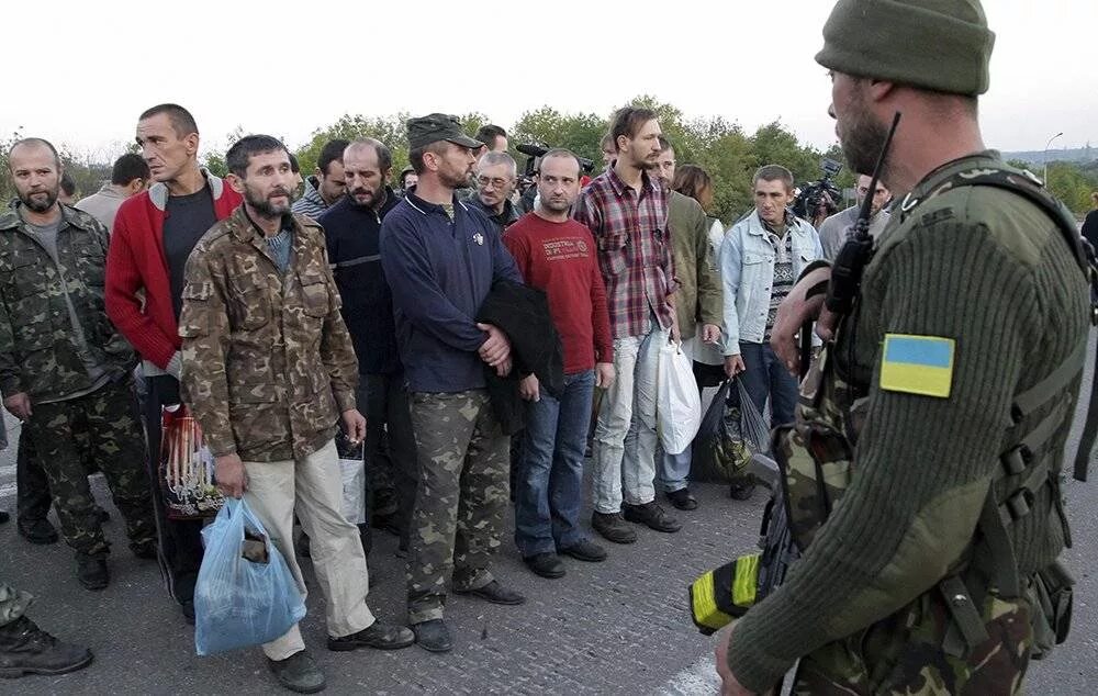 Пленные украинские ополченцы. Украинские пленные на Донбассе. Военнопленные последние новости