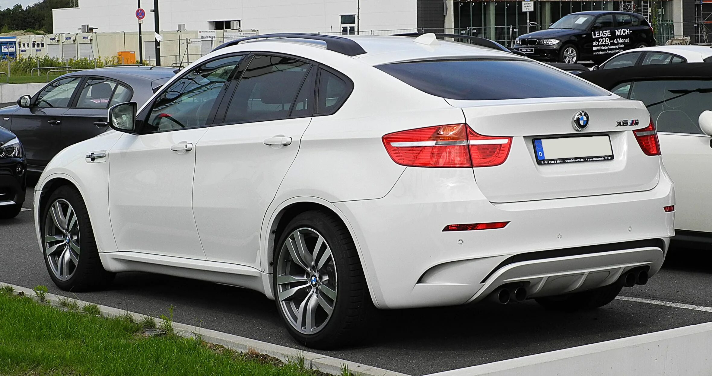 Bmw x6 бензин. BMW x6m e71 White. BMW x6 e71 белый. BMW x6 e71 m Performance белый. BMW x6 e71 3.5i.