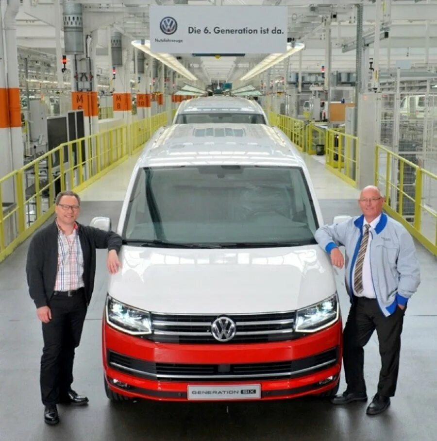 Volkswagen производство. Volkswagen t6 commercial. Завод Фольксваген т6 в Европе. Завод Фольксваген в Германии. Фольксваген коммерческий транспорт.