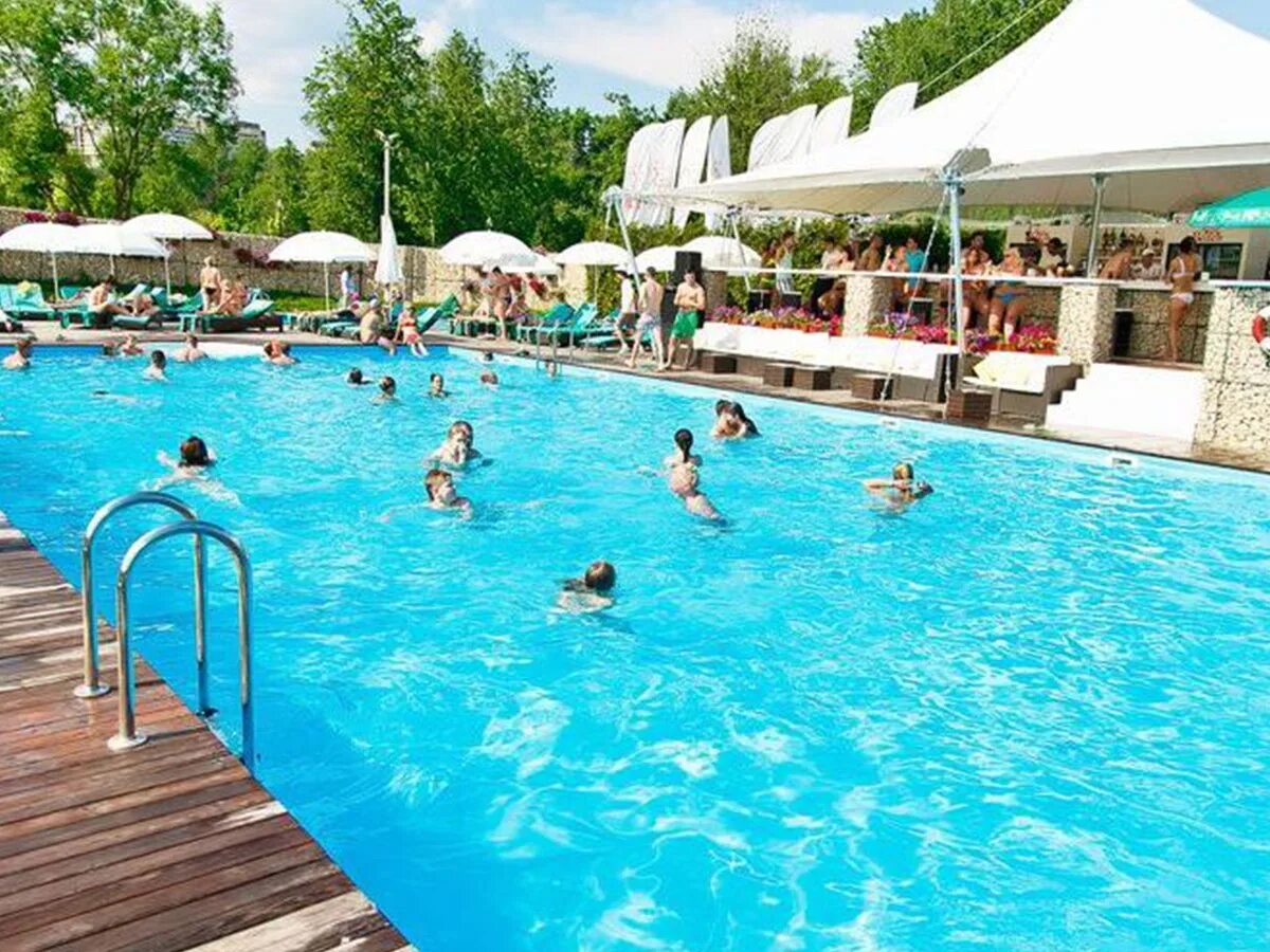 Новокуйбышевск термальный бассейн. Открытый бассейн в мытищах у парка. Термы видное бассейн. Термы мытищи бассейн. Мытищи бассейн под открытым небом.